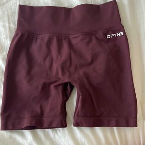 DFYNE dynamic shorts burgandy